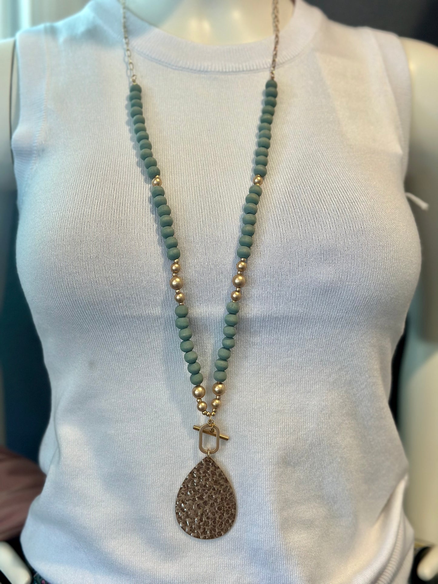Light Wood Beaded Necklace Mint